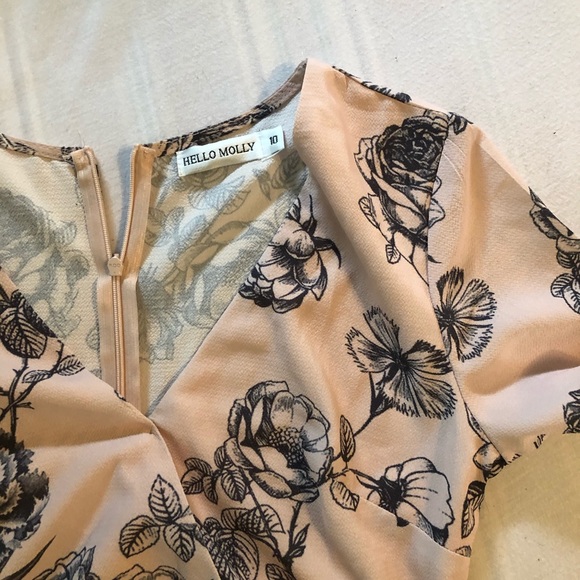 Hello Molly dress - Picture 2 of 4